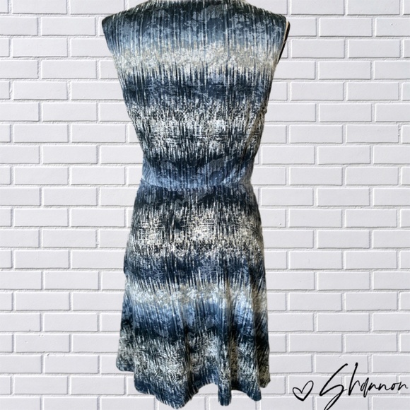 Mystree Raylin V-Neck Abstract Print Dress - Picture 3 of 6